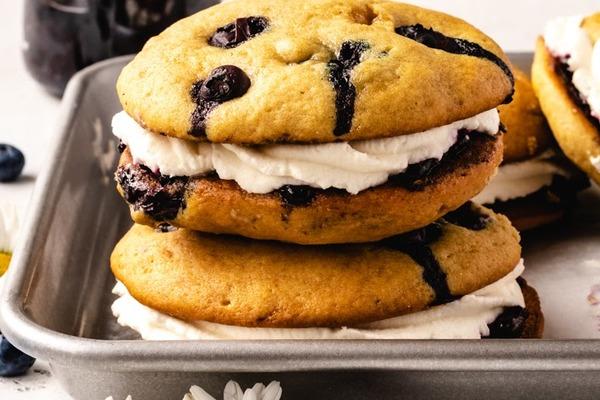 Blueberry Whoopie Pies